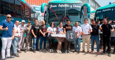 Hino Mitsui y Apple Bus entregan buses para el traslado de personal en la zona norte