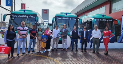 HINO Refuerza la Flota de Transporte Minero con la Entrega de Tres Minibuses FC Bus Euro 5 a Perfecto Service