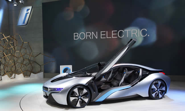 BMW amplia la submarca BMW i con un Spyder del i8