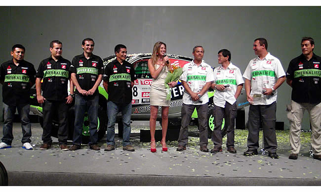 Alta Ruta 4x4 y “la Mitsu” van por el primer lugar al Dakar 2013