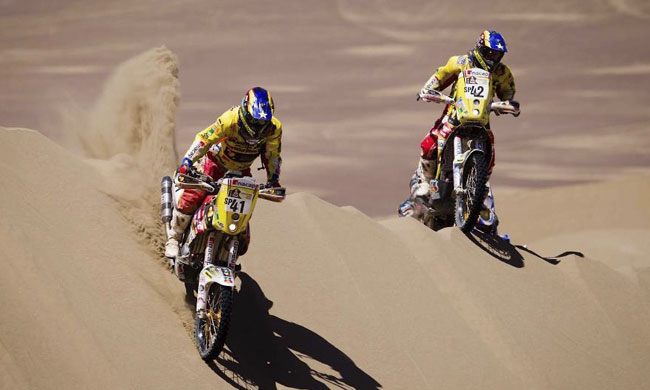 Sin inconvenientes arribaron este viernes a la ciudad peruana de Nasca los tres motociclistas del Honda Racing Team que continúan en carrera en el Rally Dakar Argentina-Chile-Perú 2012, terminando sin problemas la duodécima y antepenúltima etapa de la dura prueba tuerca, que comenzó en Arequipa y tuvo un recorrido de 505 kilómetros, divididos en 259 kilómetros de enlaces y 246 kilómetros de especiales.