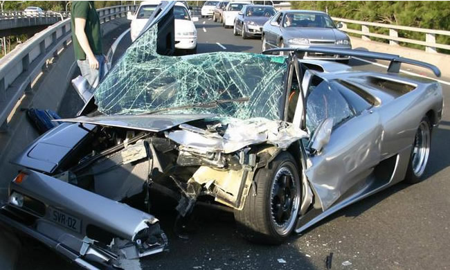 Gana un Lamborghini y lo choca seis horas después