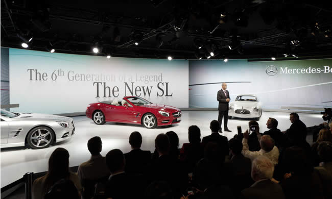 Mercedes presenta dos E híbridos, diesel y gasolina, y el Roadster SL