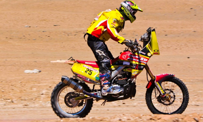 El motociclista chileno Daniel Gouet no podrá culminar el Rally Dakar Argentina-Chile-Perú 2012. Tuvo que abandonar luego de que su máquina sufriera graves desperfectos en la undécima etapa, con recorrido de 705 kilómetros entre Arica y Arequipa, divididos en 171 kilómetros de enlaces y 534 kilómetros de especiales.