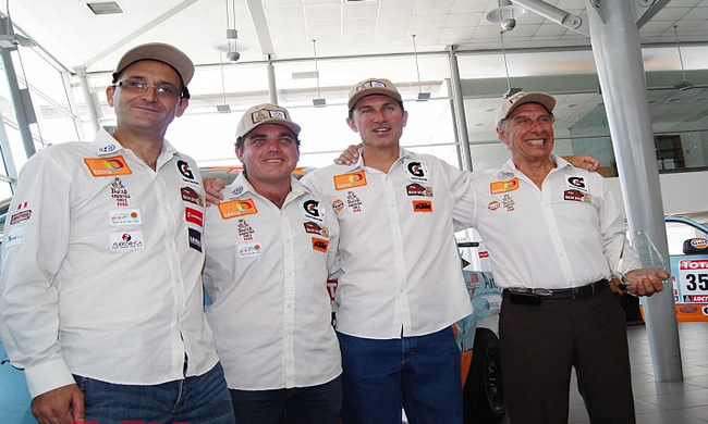 El team 'Peruanos al Dakar'