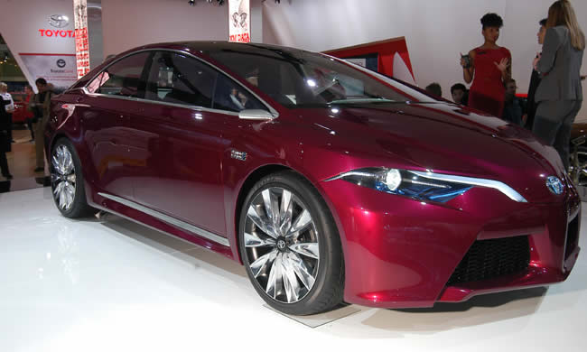 Toyota presenta el prototipo de híbrido enchufable NS4