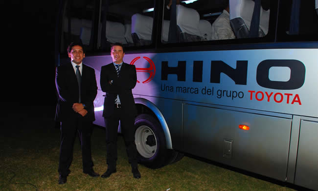 José Pallardel, subgerente de Marca Hino y Patrick Huggard Caine