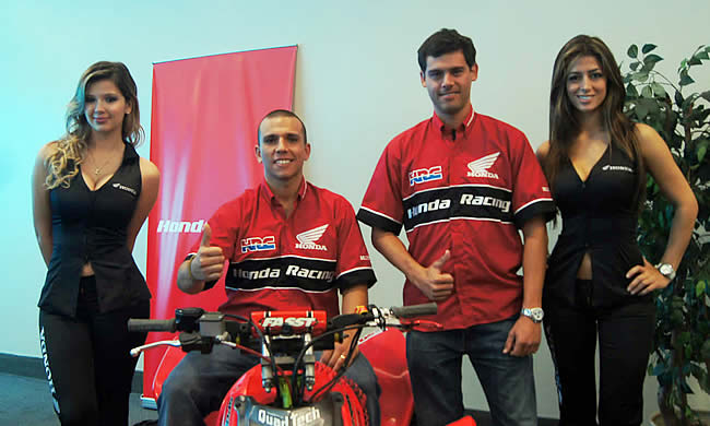 Honda del Perú selló su apoyo a los pilotos Alexis Hernandez y Tato Heindrich para el Dakar 2013