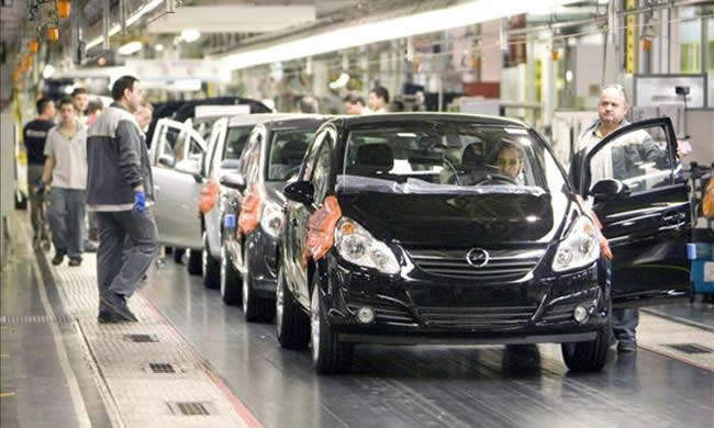 El sector del automóvil europeo considera inevitable el cierre de plantas