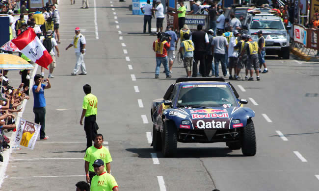 Carlos Saenz triunfo en la primera etapa dakar