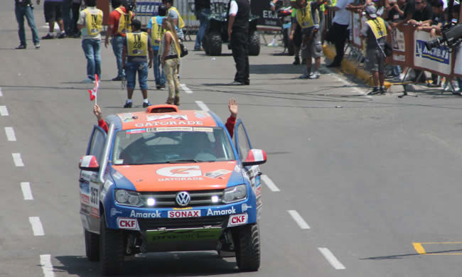 Los Ferrand en el podio de la largada