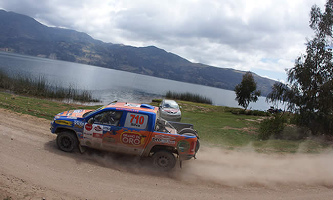 Álvaro Silva en su Volkswagen Amarok