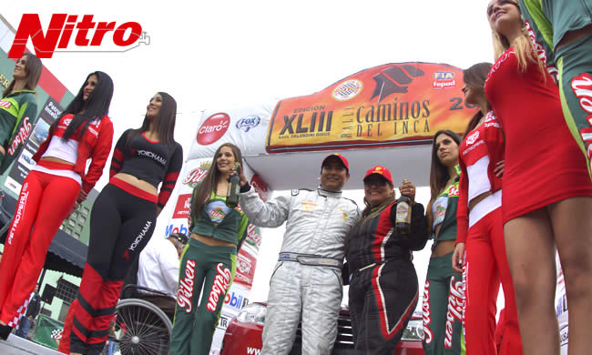 Lucho Surco y su copiloto y esposa Jenny Huamaní