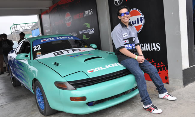 César Guzmán, ganador en la categoría 9 segundos en su Celica