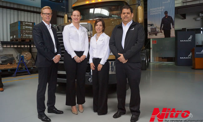 Representantes de Volvo y Mack Trucks