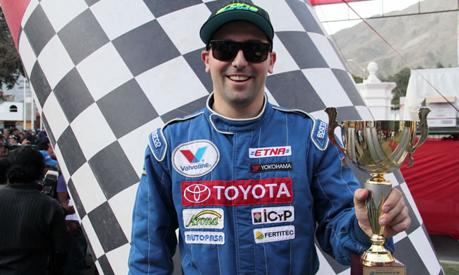 El destacado piloto nacional Luis Alayza