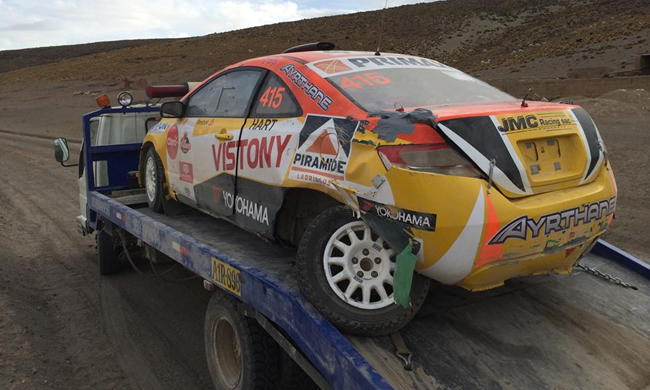 El auto de Mario Hart es trasladado a Cusco para continuar en competencia