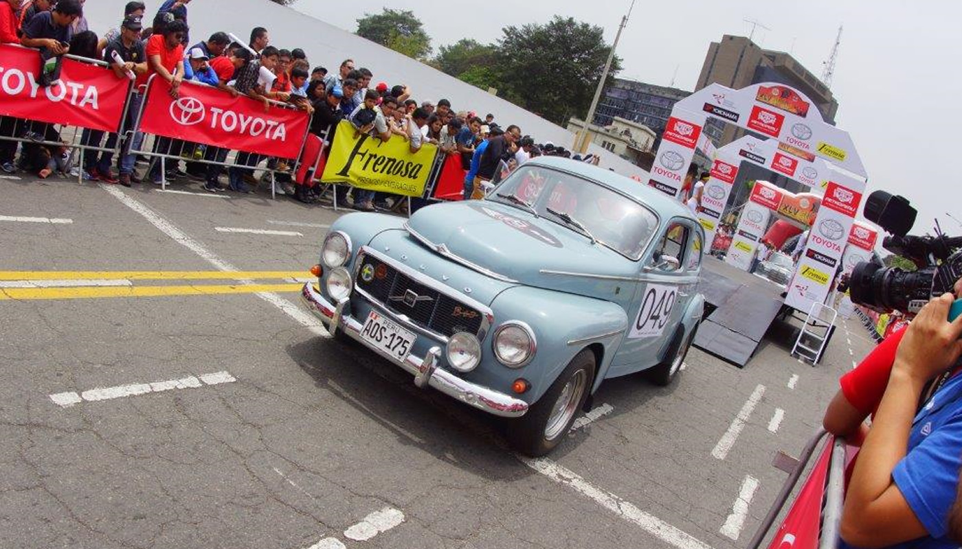Los impresionantes autos clásicos de Caminos del Inca