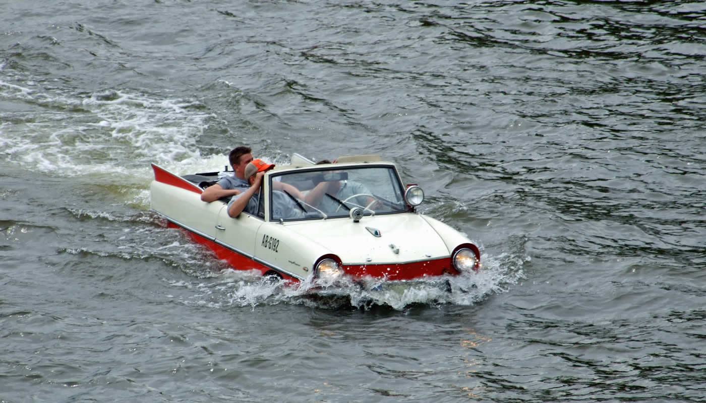El club del auto anfibio