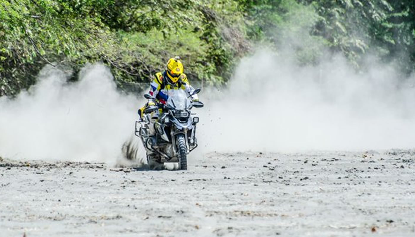 Juan Esteban Sarmiento lucha por estar en el Dakar 2016