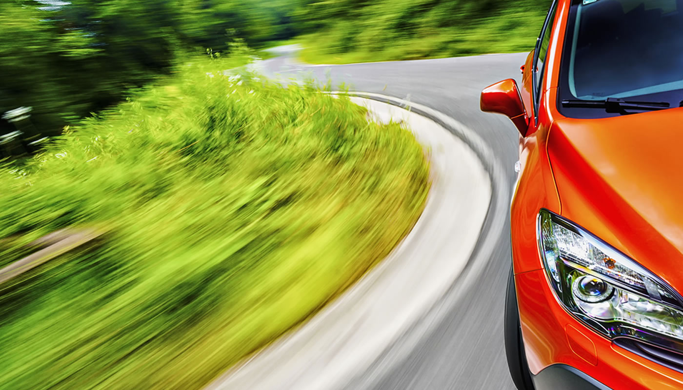 ¿Qué es un subviraje y un sobreviraje?