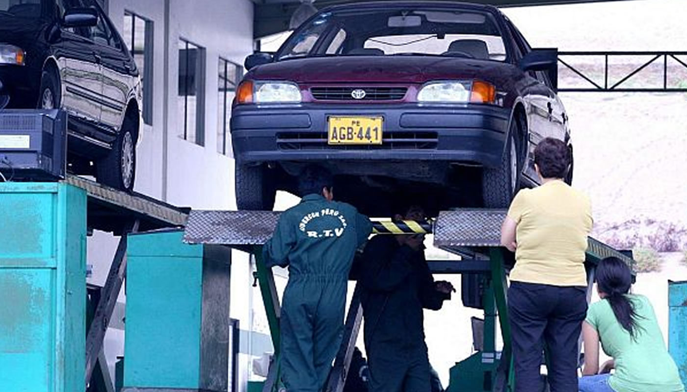 Estos son los accesorios que debes tener para pasar la Revisión técnica vehicular