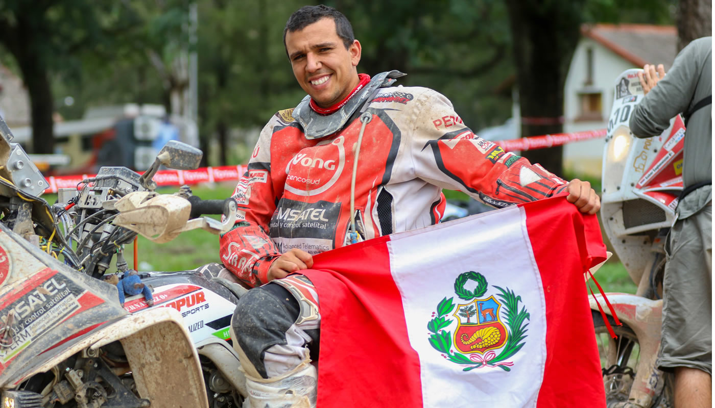 Pilotos peruanos terminan con éxito el Dakar 2016