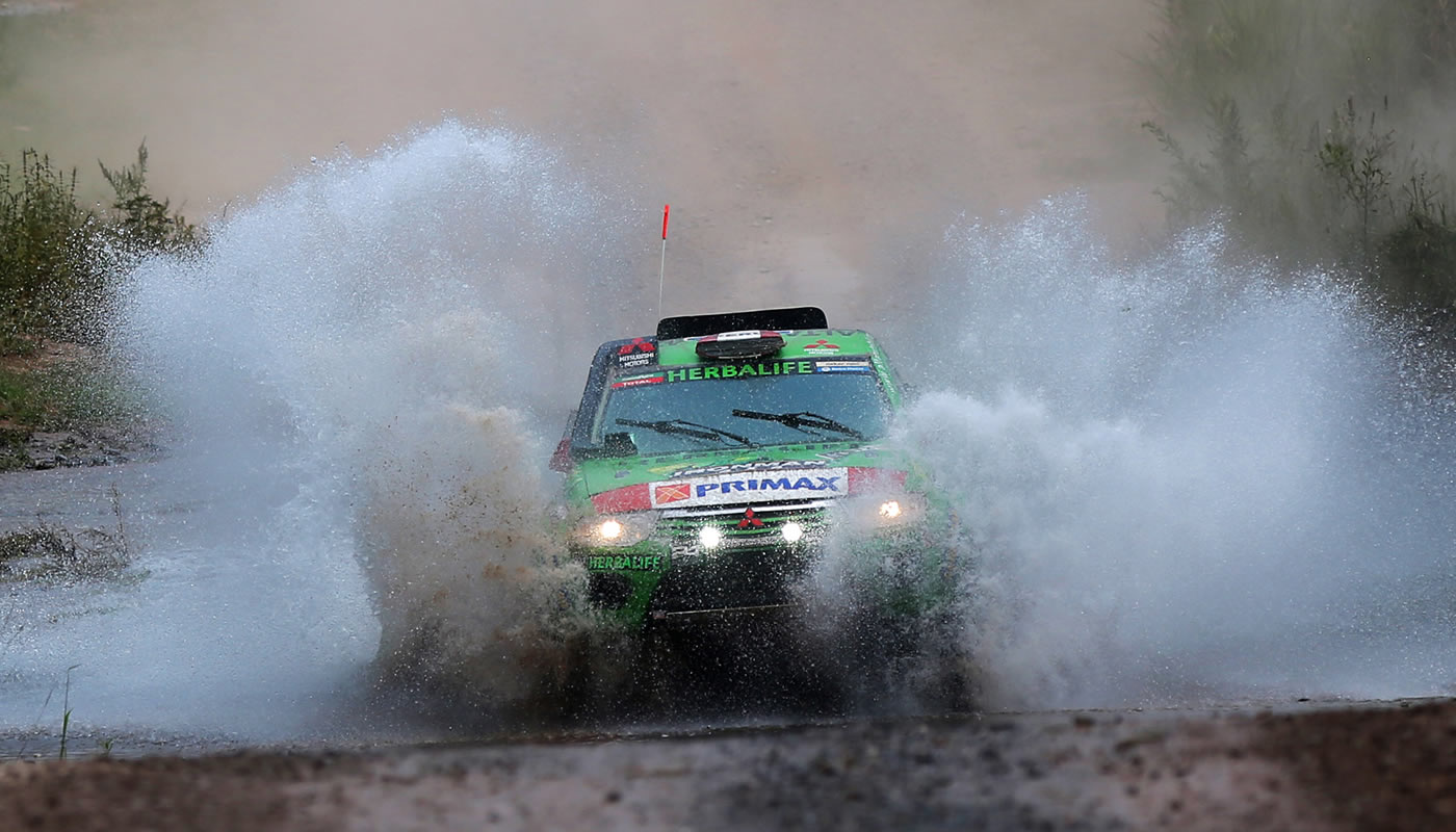 Team peruano Alta Ruta 4x4 concluyó la cuarta etapa del Rally Dakar en Jujuy y mañana partirá hacia Bolivia