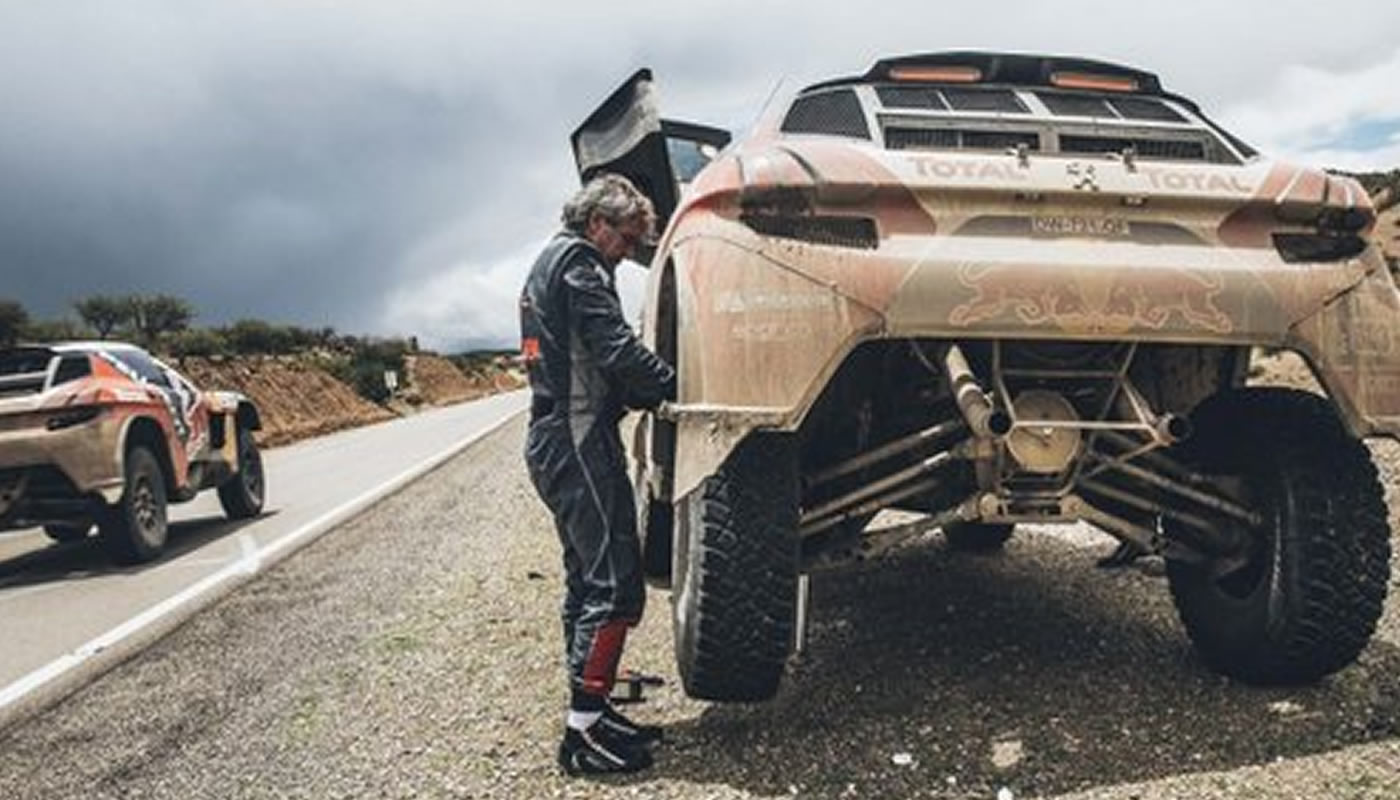 Carlos Sainz abandona el Dakar por avería en su auto