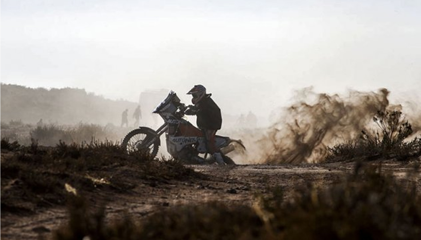 Price avanza a toda máquina