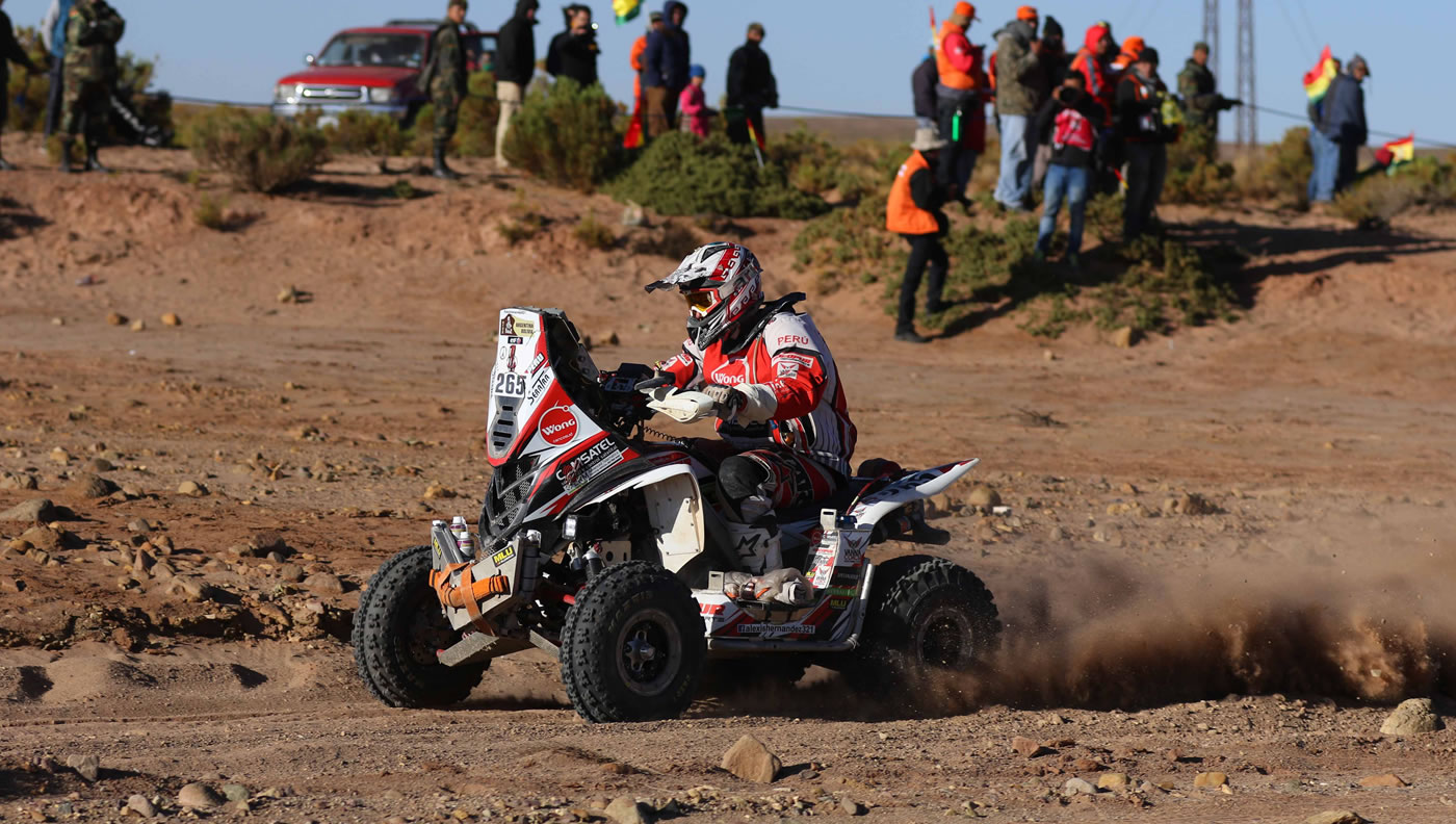 Alexis Hernández continúa con paso firme en el Dakar