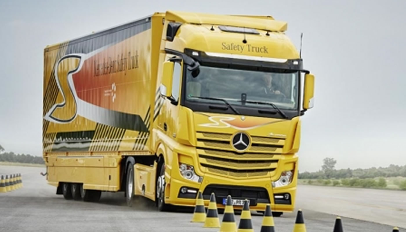 Mercedes celebra su 120 aniversario en el salón retro classics en Suttgart