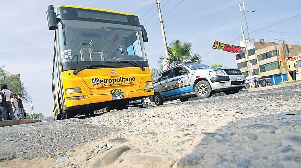 AUTOPISTAS DE LIMA PLAGADAS DE HUECOS Y BACHES