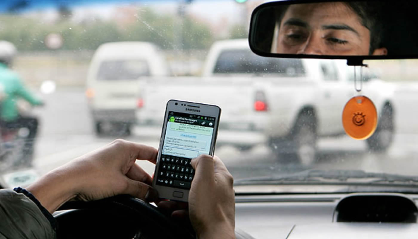 Utilizar el celular mientras se conduce aumenta en 9 veces las posibilidades de accidentarse