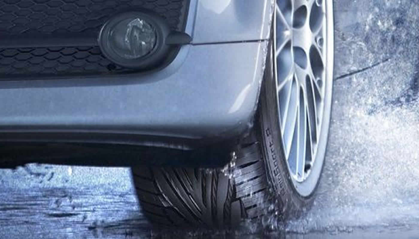 ¿Conducción en carreteras mojadas? Presta atención a los siguientes tips