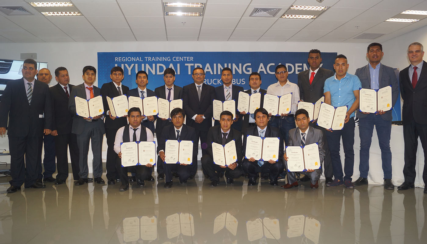 29 técnicos se gradúan en los programas de capacitación de Hyundai Camiones &amp; Buses