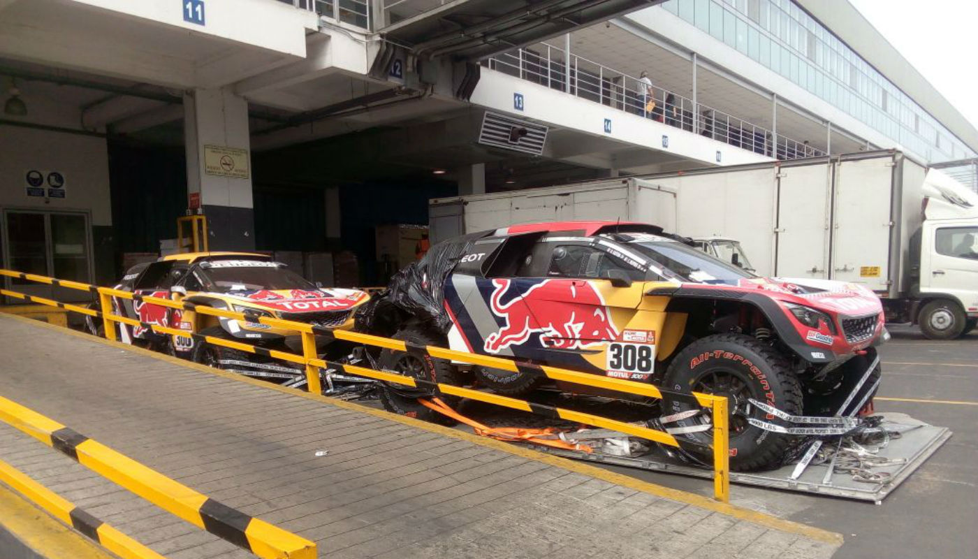 ¡Vehículos dakarianos llegaron al Perú!