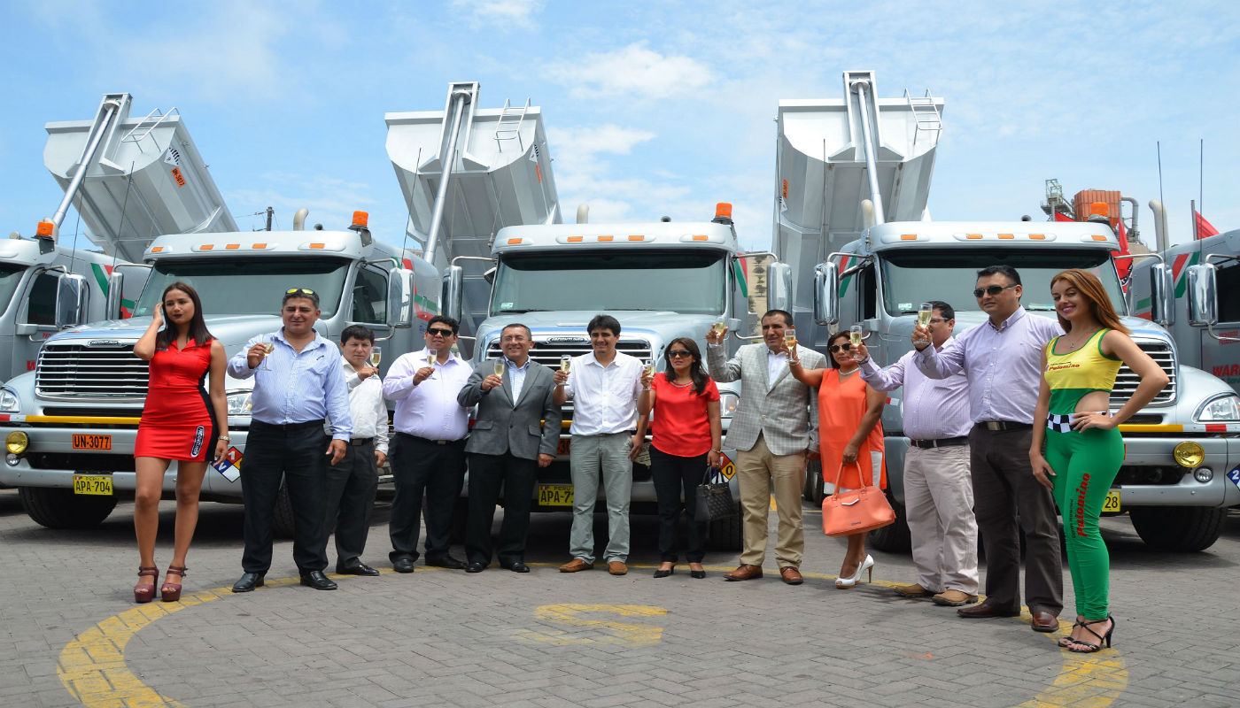 Tractocamiones Freightliner son entregados a Wari Service