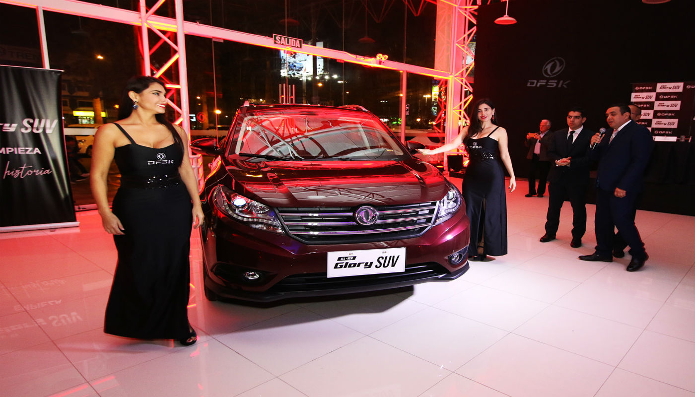 All New Glory: Equipamiento y espacio en un solo lugar