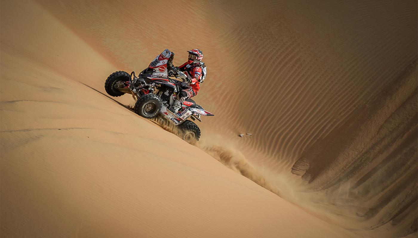 Alexis Hernández entre los 3 mejores de la tercera etapa del Desert Challenge