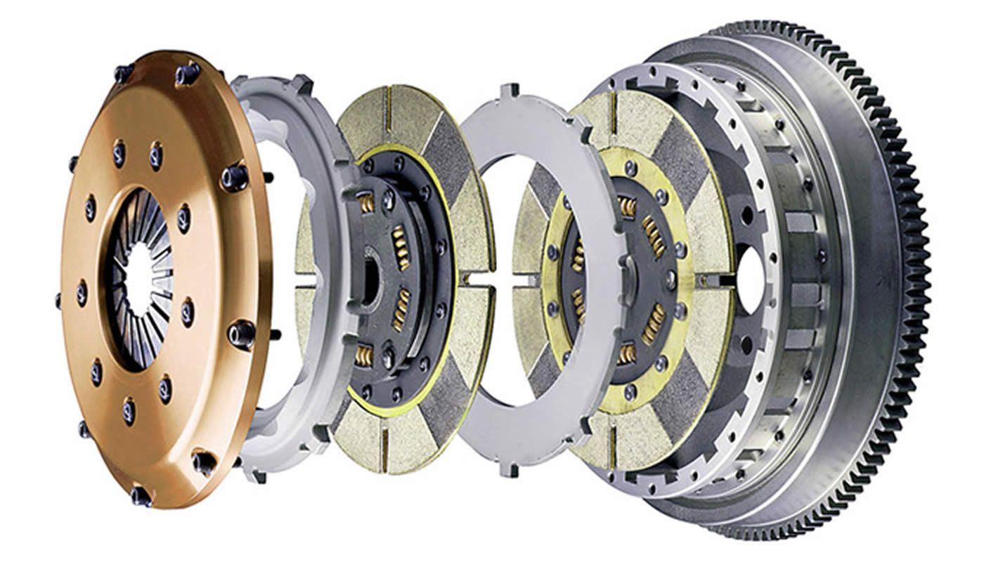 El sistema que nos permite trasmitir la potencia del motor hasta la caja de cambios del vehículo es tan importante en todos los aspectos, aunque su función pueda parecer muy sencilla.