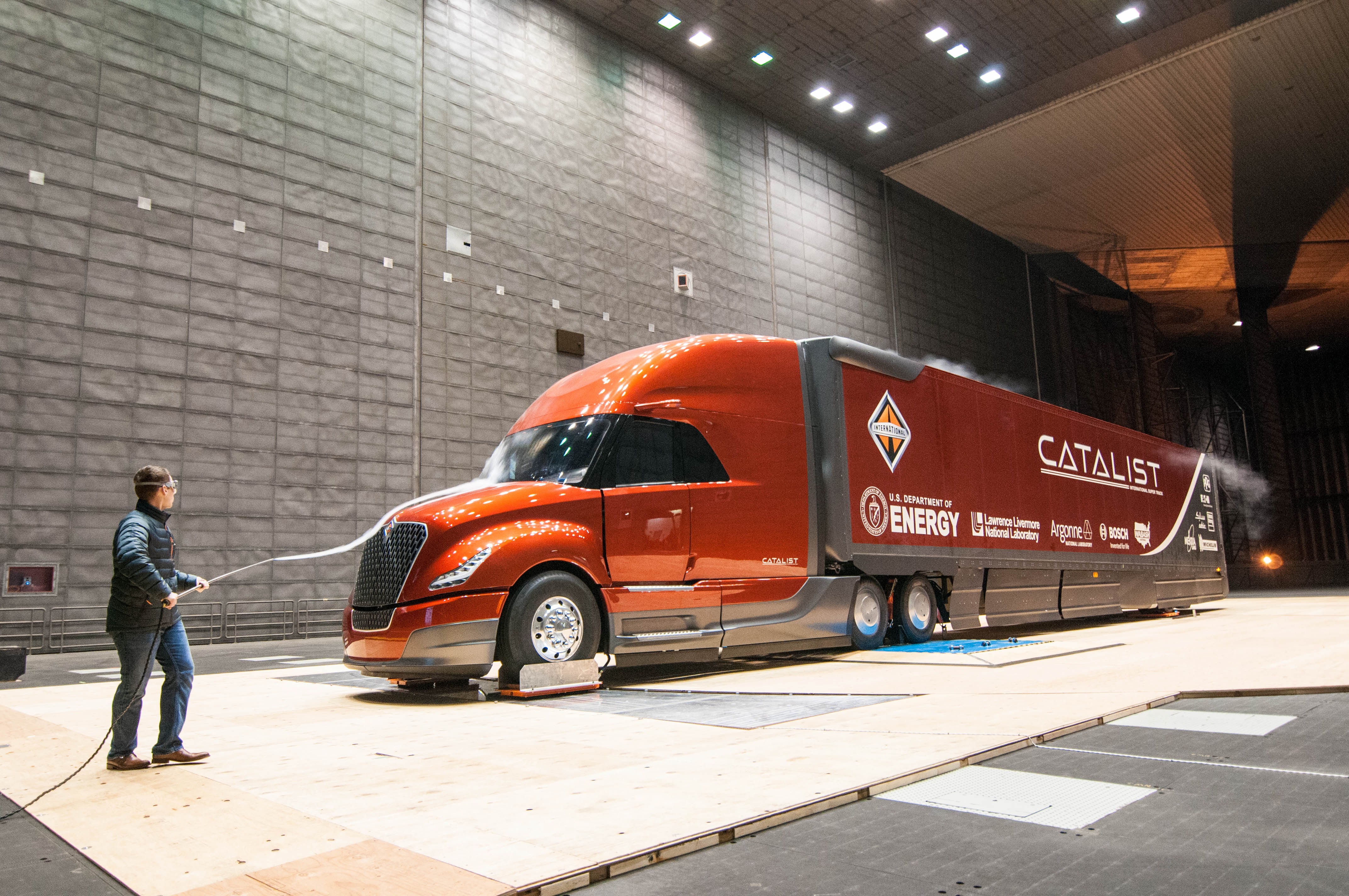 El camión CATALLST se sube al túnel más grande del mundo