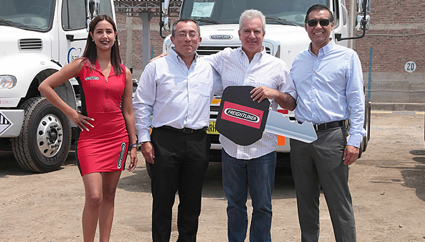 Divemotor entregó tractocamiones Freightliner a la empresa Saturno