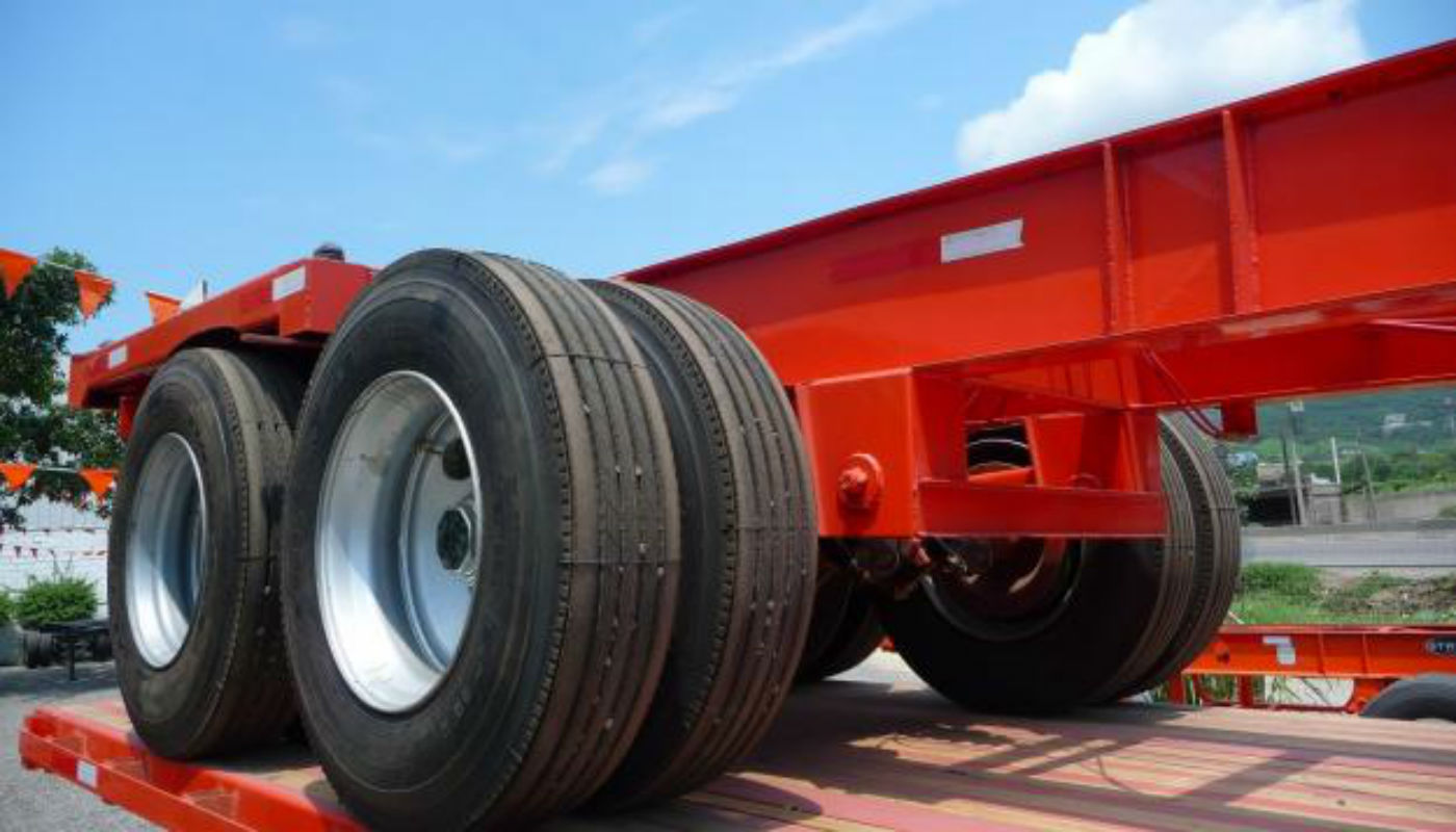 Tres consejos para cuidar el neumático de un vehículo pesado