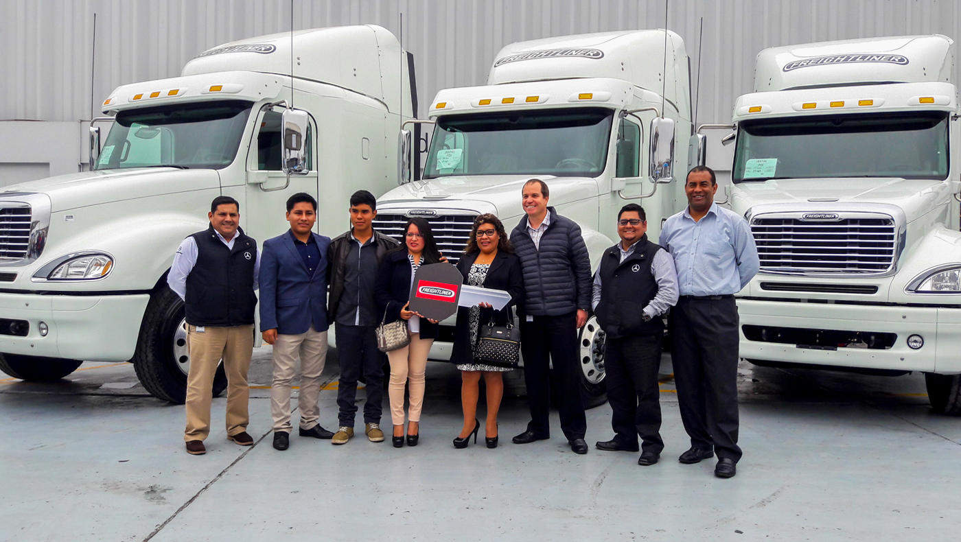 Divemotor entregó tres camiones Freightliner a Transportes M. R. Guerrero