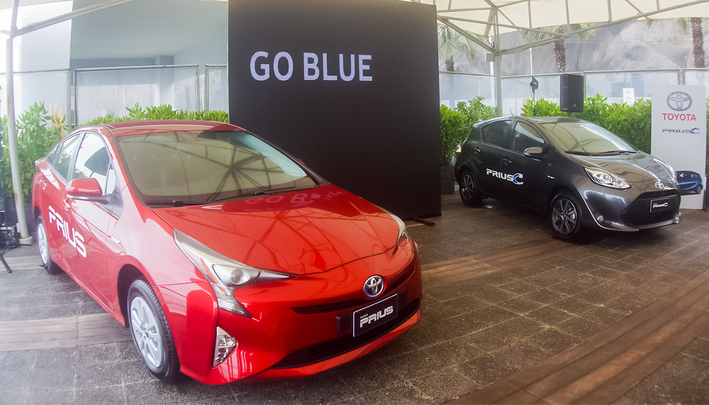 Toyota presenta sus dos vehículos híbridos