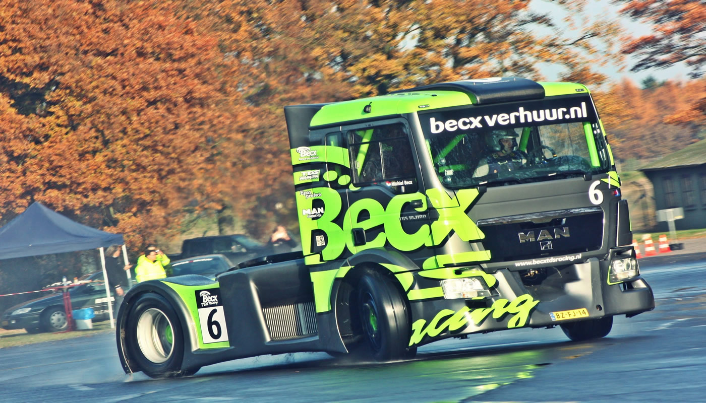 Un semi trailer hecho para el Drifting