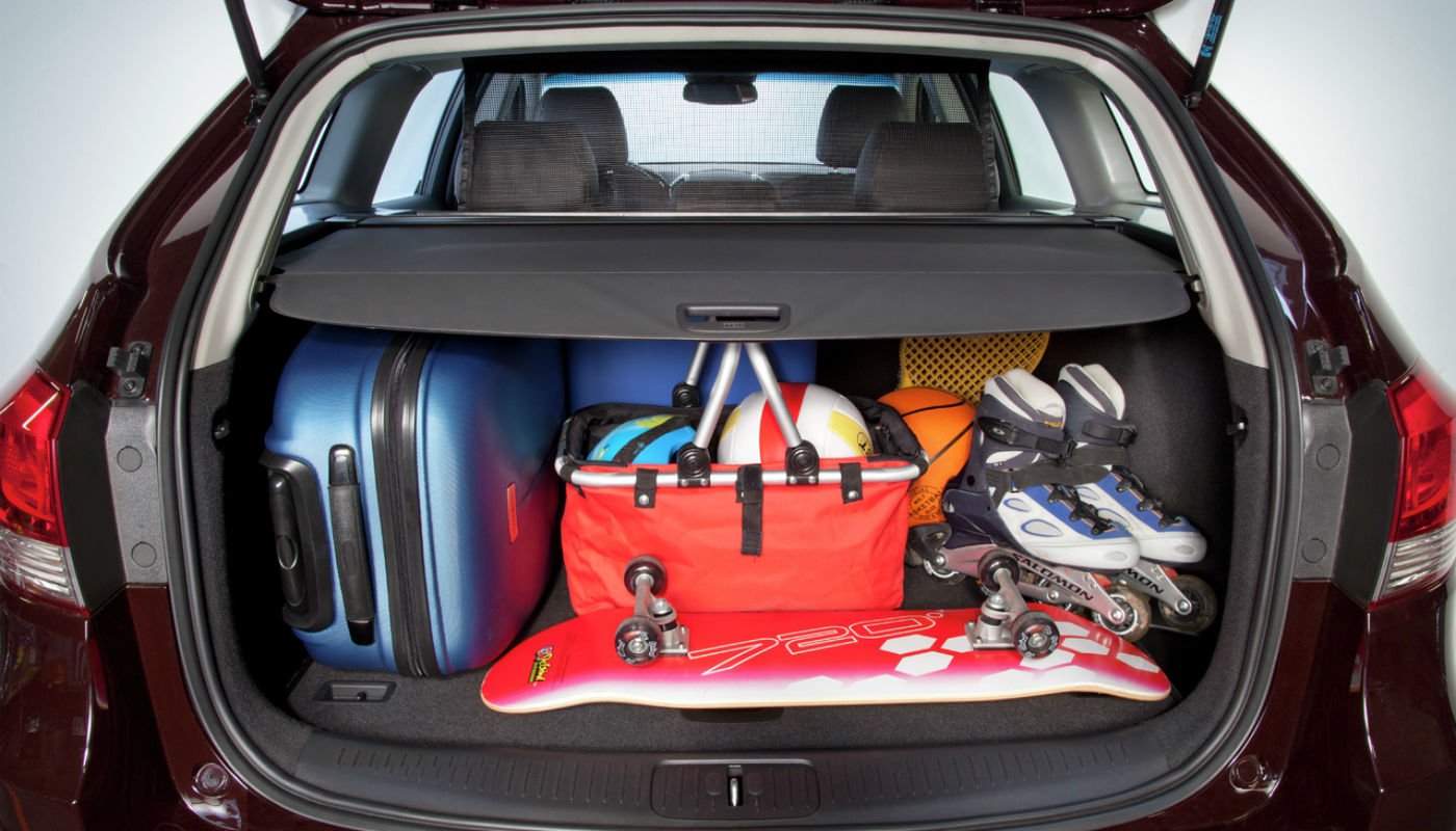 ¿Cómo debe distribuirse el equipaje y peso en un vehículo?