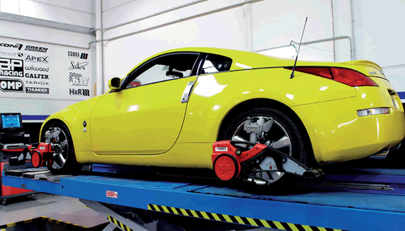 ¿Por qué es importante la suspensión en autos de competencia?