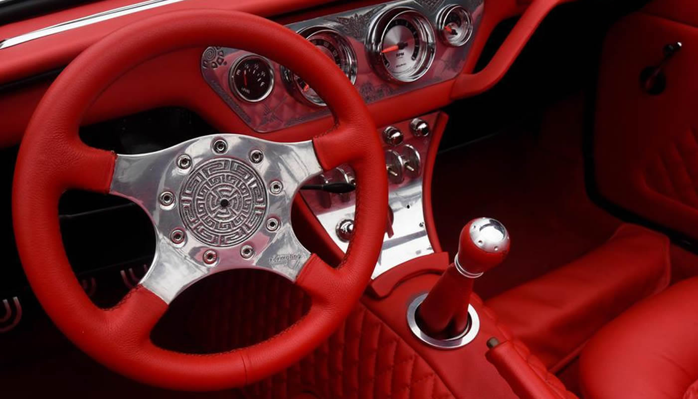 El interior tiene detalles peruanos, como el Inti.